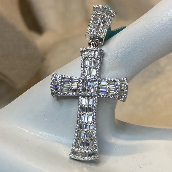 Beautiful NWT 925 Moissanite Diamond Men’s/Women's Cross Charm 2.9 ctw Pendant - Picture 5 of 13
